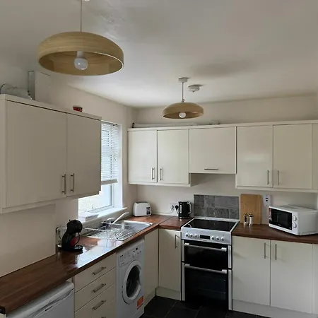 Bright 2bdr In Blackrock * Cork