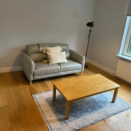 Bright 2bdr In Blackrock * Cork