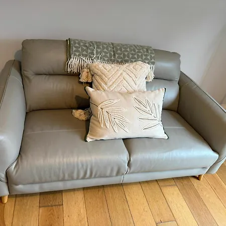 Bright 2bdr In Blackrock *