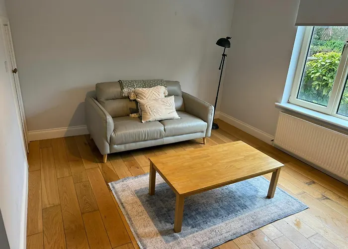 Bright 2bdr In Blackrock * Cork